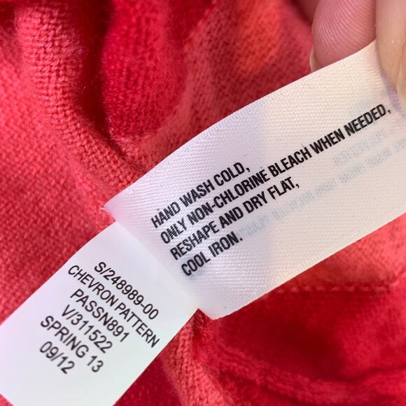 Gap pink chevron Vneck wool sweater - Picture 8 of 9